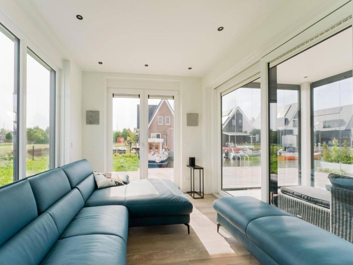 Peaceful Villa On The Water In Stavoren Exteriér fotografie