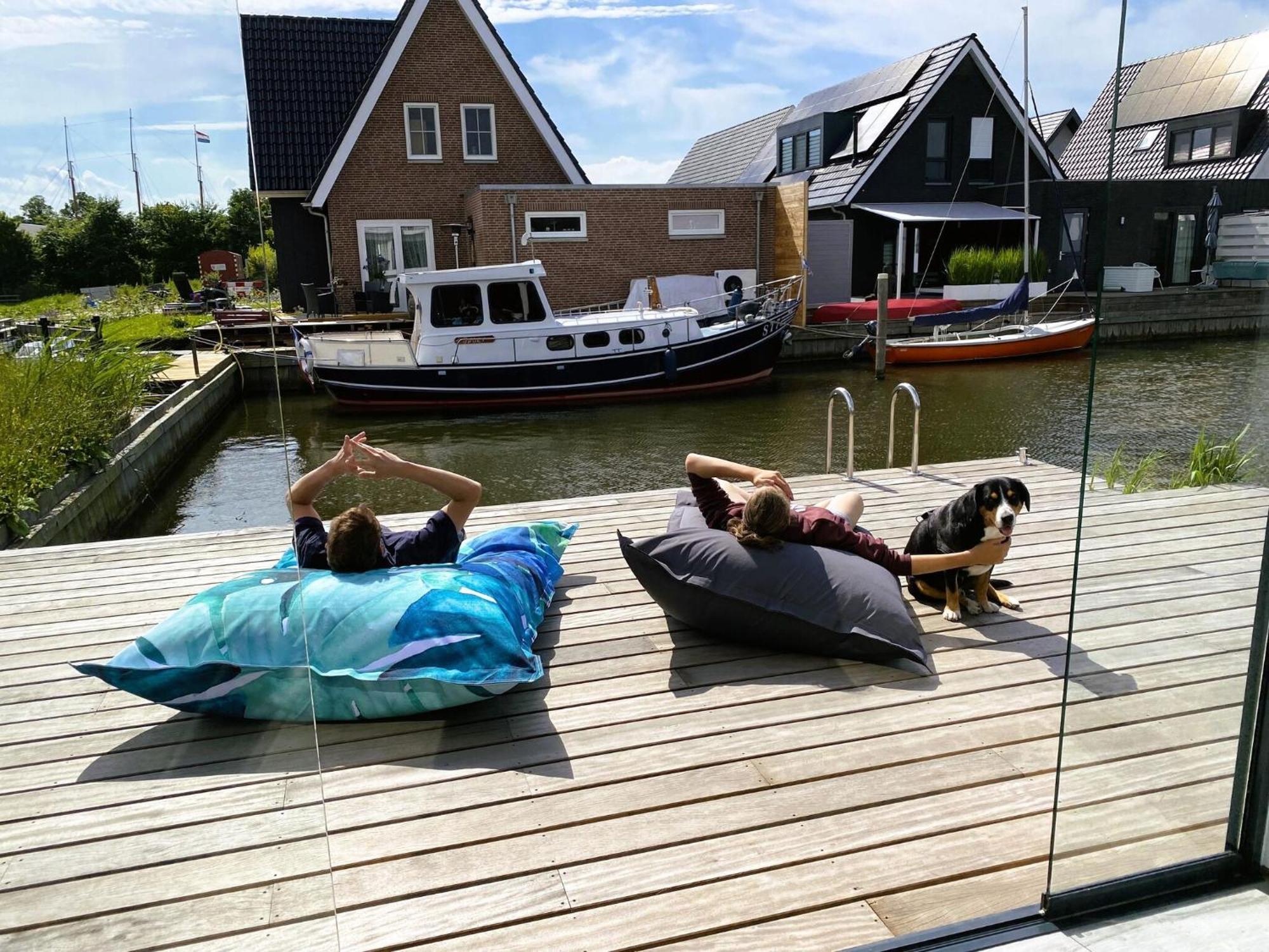 Peaceful Villa On The Water In Stavoren Exteriér fotografie